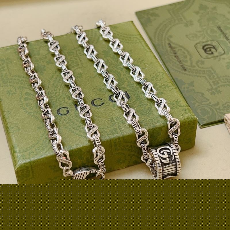 G*u*i necklaces